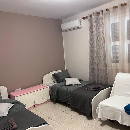 Ptolemaidos Cosy Family Apartment Larnaka Exterior foto